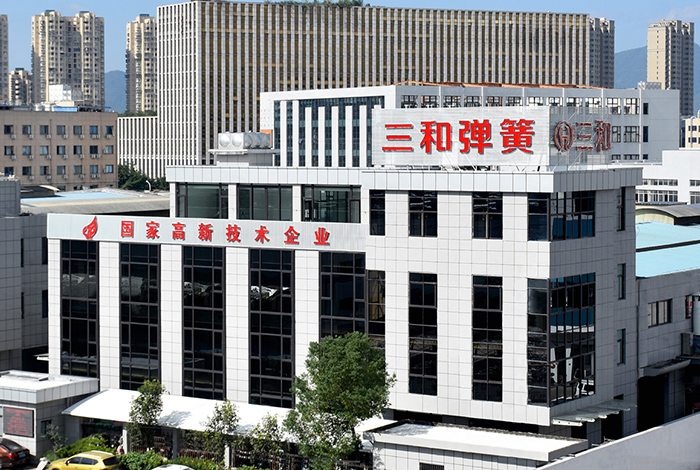 氟碳鋁單板廠家：木紋鋁單板自然美學(xué)與現(xiàn)代建材的完美融合